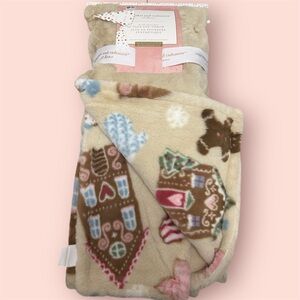 Cupcakes and Cashmere Faux Fur Christmas Blanket - 50x60in